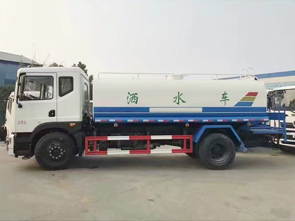 東風(fēng)創(chuàng)普灑水車(chē)