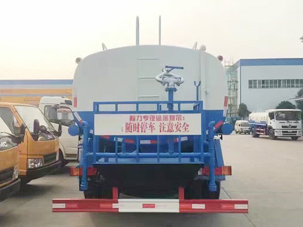 東風(fēng)創(chuàng)普灑水車(chē)