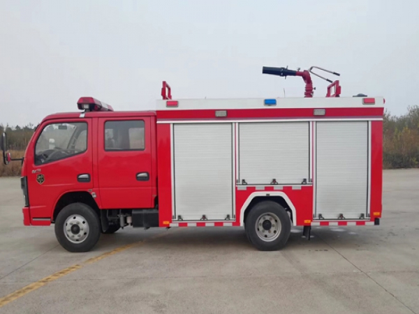 國(guó)六東風(fēng)凱普特2.5噸水罐消防車(chē)