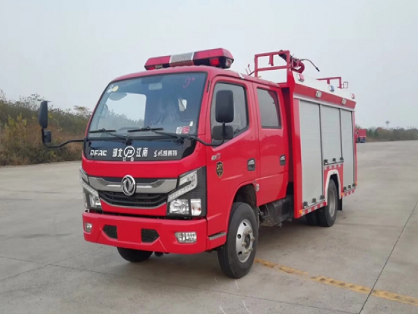 國(guó)六東風(fēng)凱普特2.5噸水罐消防車(chē)
