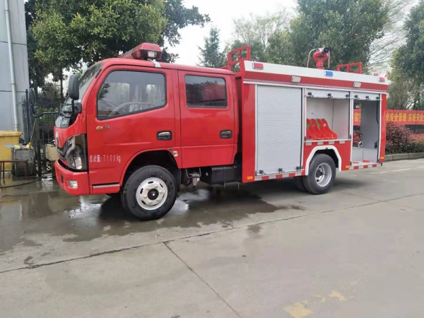 國(guó)六東風(fēng)凱普特2.5噸水罐消防車(chē)