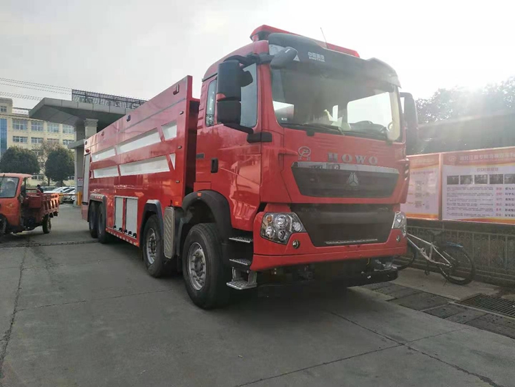 國(guó)六重汽豪沃消防車24噸水罐消防車